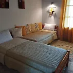 Smaragdi And Apartment