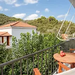 Apartament Smaragdi And *