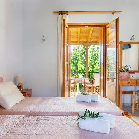 Smaragdi And Apartment Skopelos Town