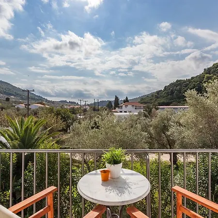 Smaragdi And * Skopelos stad