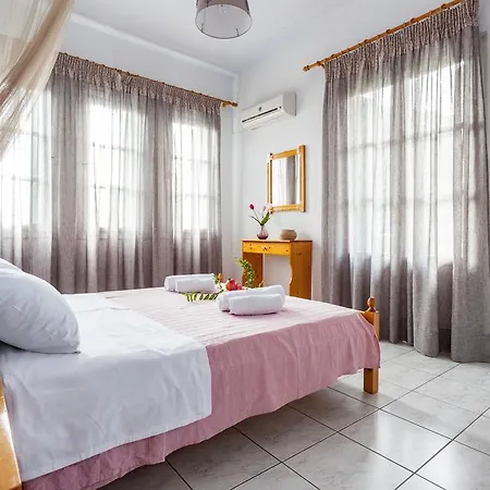 Apartment Smaragdi And *