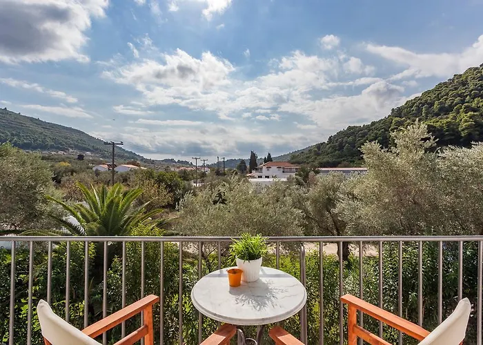 Smaragdi And * Skopelos Town